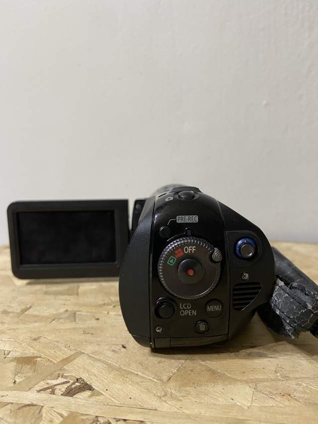 Panasonic HDC-SD5 Full HD Camcorder w/charger - 2 - Webcam  on Aster Vender