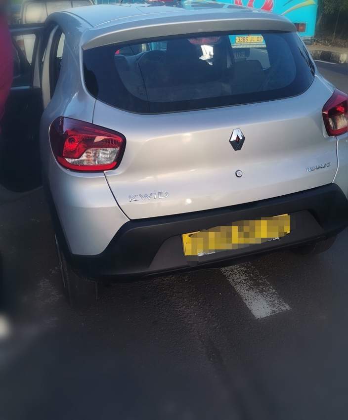 Renault kwid - 2 - Family Cars  on Aster Vender