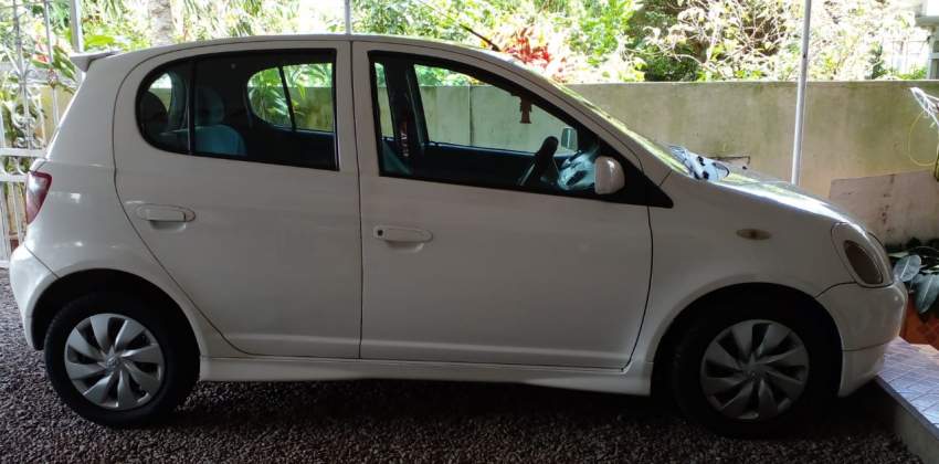Toyota Vitz 2000 - 1 - Compact cars  on Aster Vender