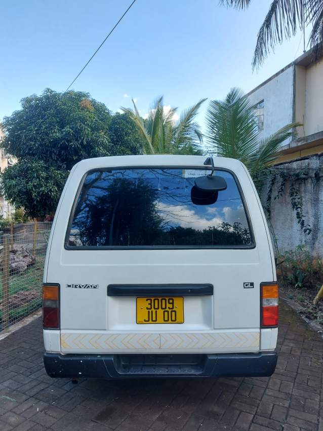 Nissan Urvan for Sale Excellent Condition - 3 - Cargo Van (Delivery Van)  on Aster Vender
