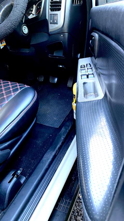 Vehicle 4x4 - 5 - Passenger Van  on Aster Vender