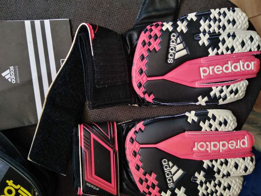 Gant pour les gardiens de but - 1 - Football equipment  on Aster Vender