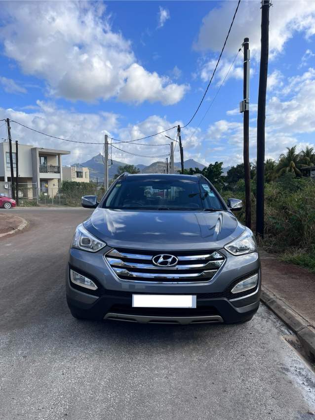 Hyundai Santa Fe 2013 - 3 - SUV Cars  on Aster Vender