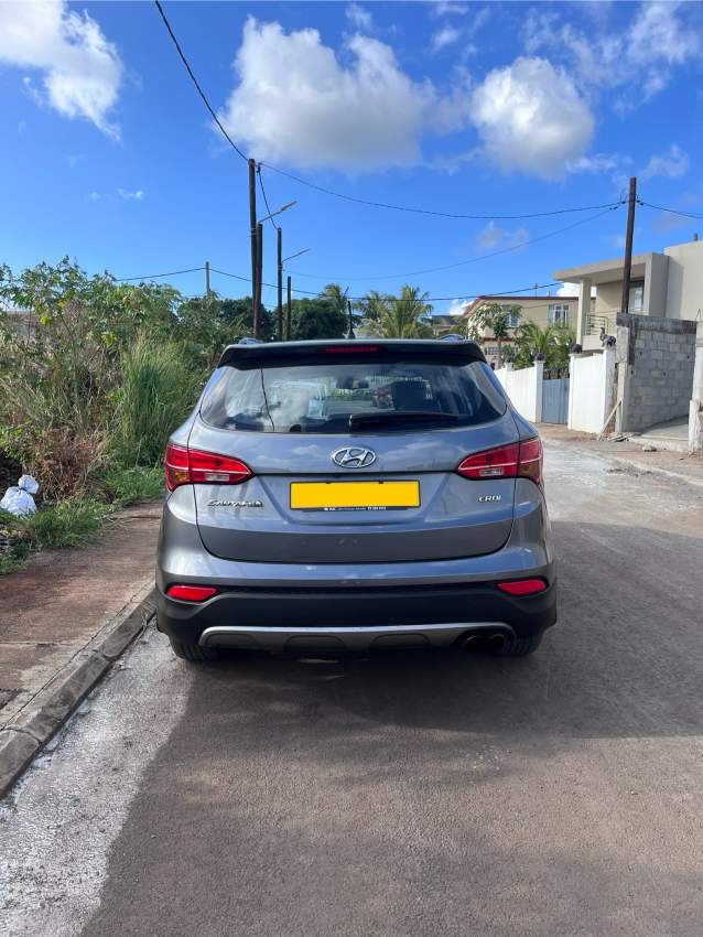 Hyundai Santa Fe 2013 - 1 - SUV Cars  on Aster Vender