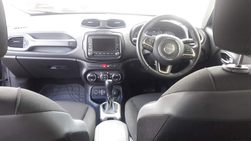 Jeep Renegade  - 2 - SUV Cars  on Aster Vender