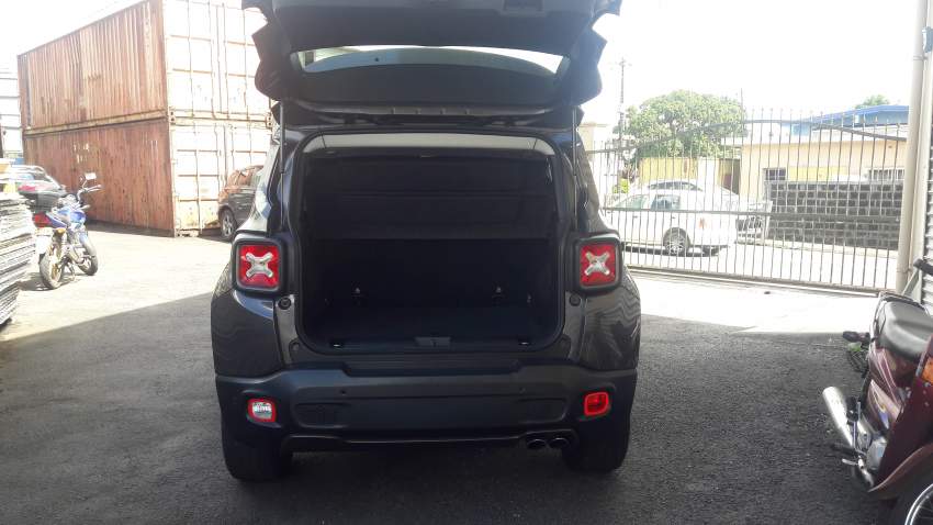 Jeep Renegade  - 3 - SUV Cars  on Aster Vender