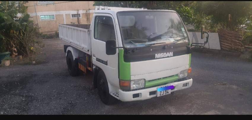 Camion nissan Avendre - 0 - Small trucks (Camionette)  on Aster Vender