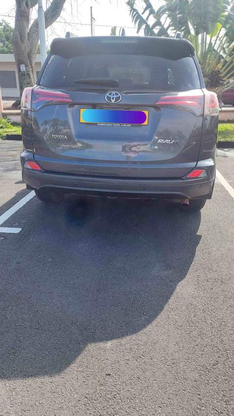 TOYOTA RAV 4 - 1 - SUV Cars  on Aster Vender