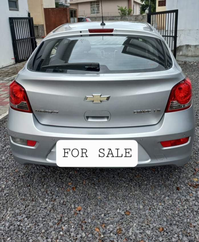 Chevrolet Cruze Hatchback LS - 1 - Family Cars  on Aster Vender