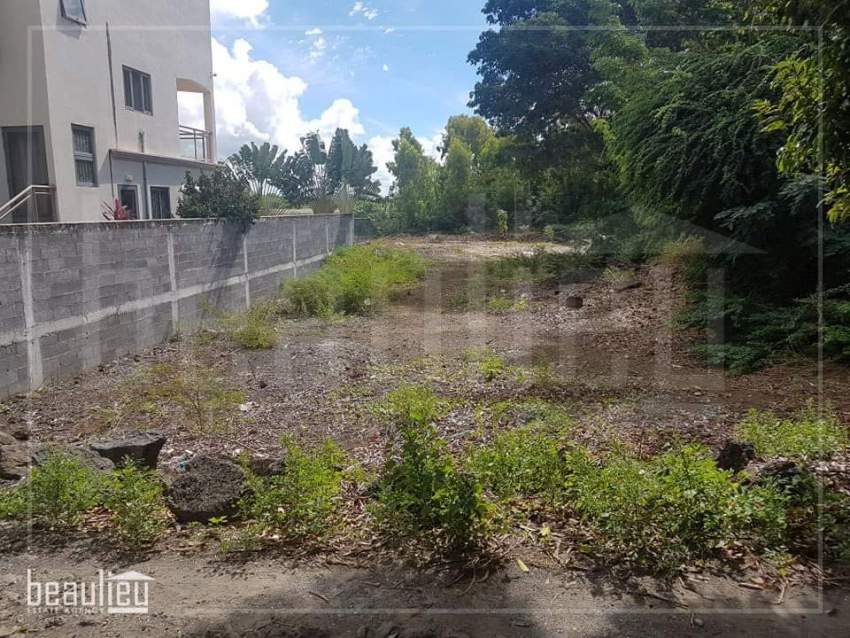 Residential land of 10 Perches, Belle Mare - 1 - Land  on Aster Vender