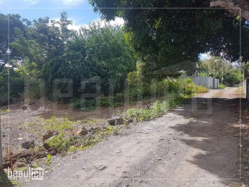Residential land of 10 Perches, Belle Mare - 2 - Land  on Aster Vender