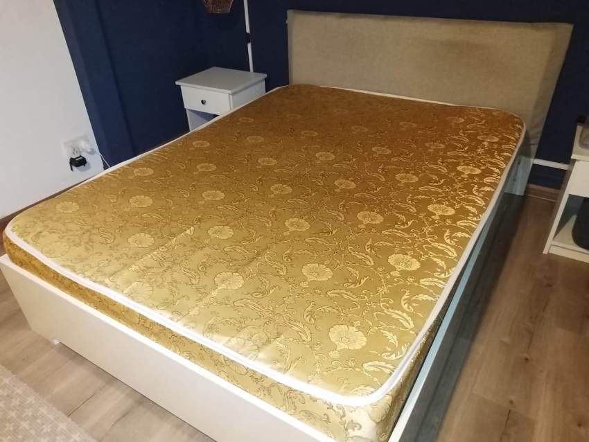 Queen size bed for sale - 0 - Bedroom Furnitures  on Aster Vender
