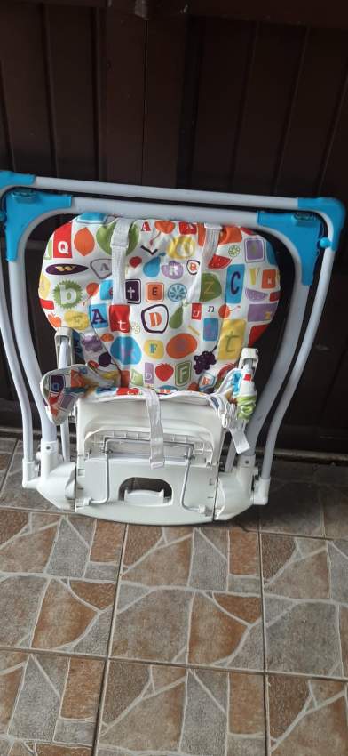 Baignoire, Table à langer, Chaise Haute - 2 - Kids Stuff  on Aster Vender