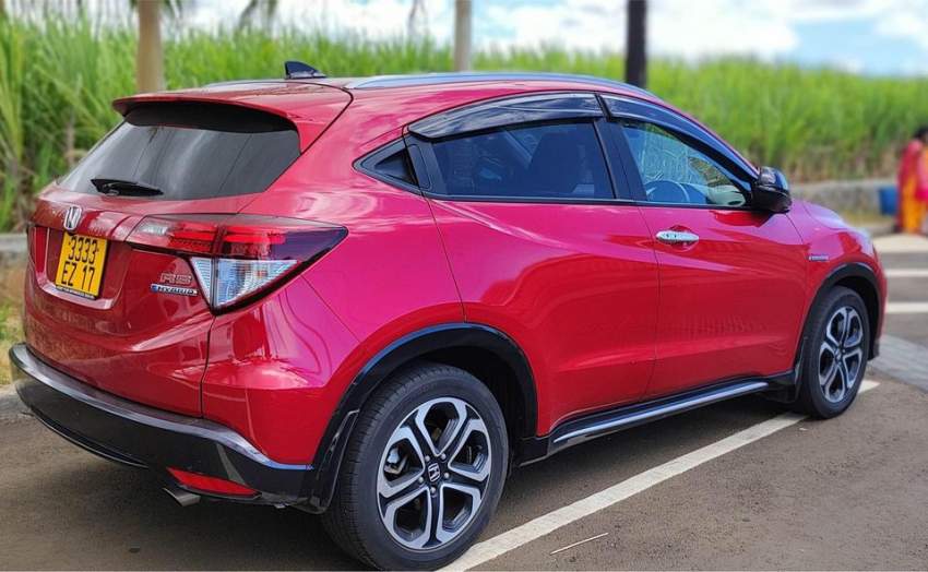 Honda Vezel - Z Package - 1 - SUV Cars  on Aster Vender