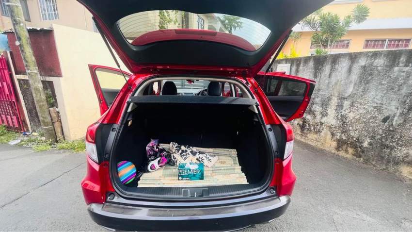 Honda Vezel - Z Package - 5 - SUV Cars  on Aster Vender