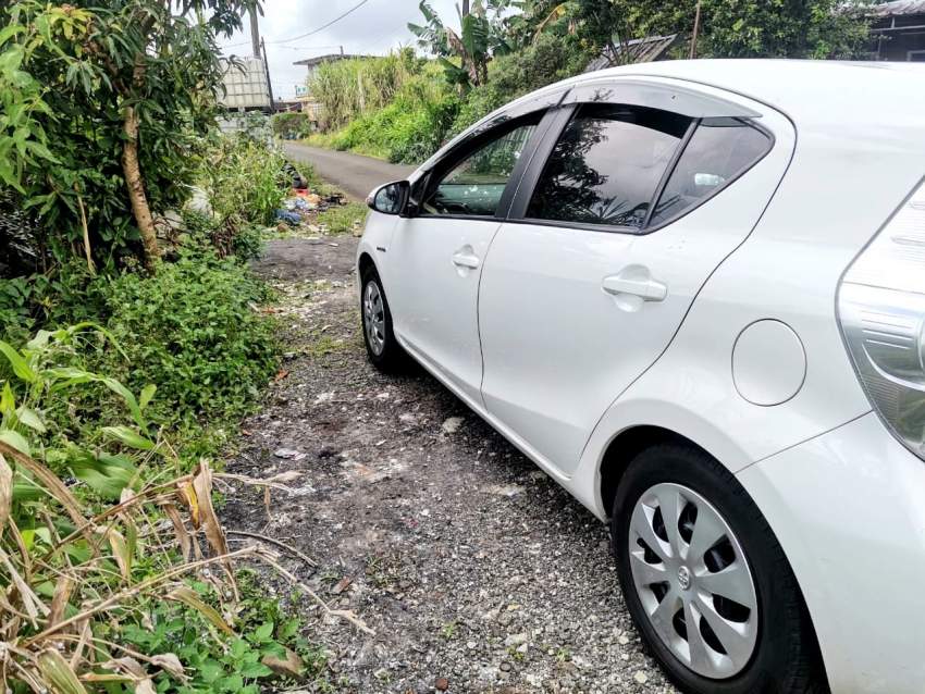 Toyota aqua - 1 - Luxury Cars  on Aster Vender