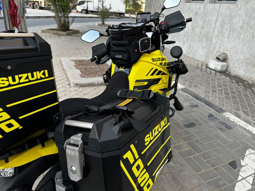 SUZUKI V STROME 2020 WITH FULL ACCESSORIES - 1 - Off road bikes  on Aster Vender