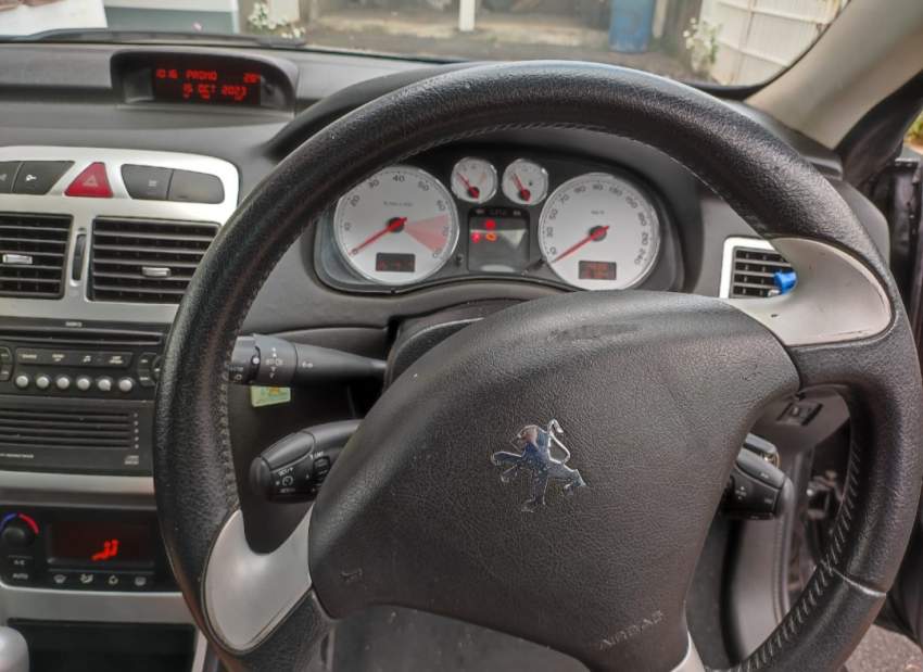 Convertible car - 3 - Luxury Cars  on Aster Vender