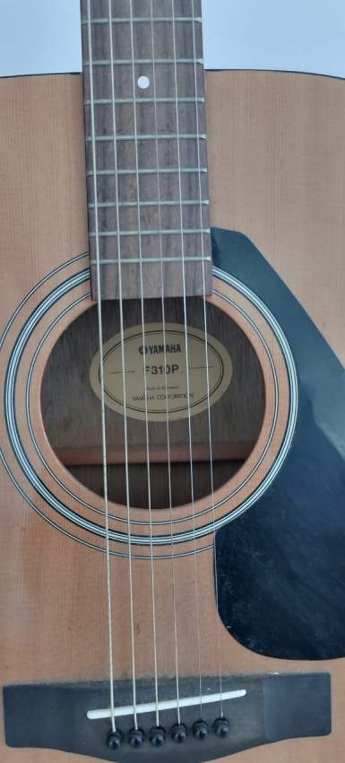 Yamaha Folk Acoustic Guitar - 2 - Accoustic guitar  on Aster Vender