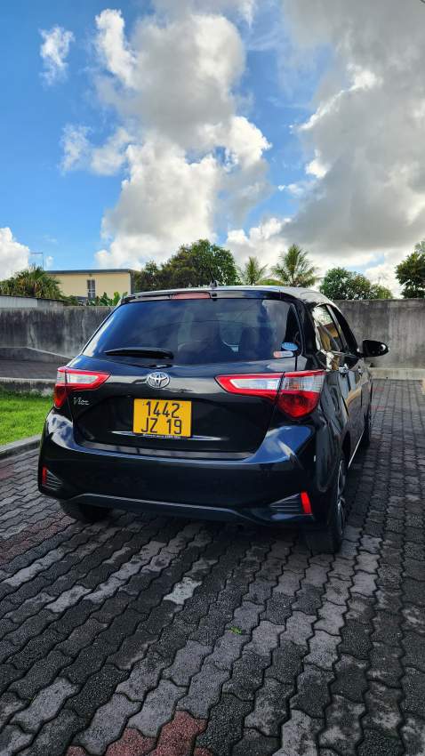 Toyota Vitz - 3 - Compact cars  on Aster Vender