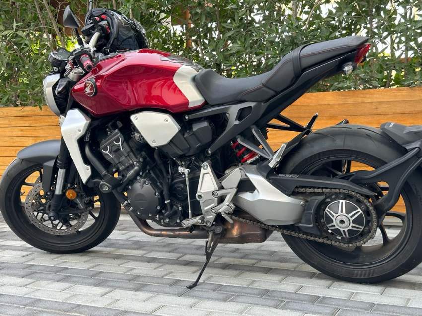 CB1000R 2019 - mint condition - 11 k KM ONLY - 1 - Sports Bike  on Aster Vender