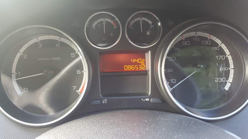 2013 Peugeot 308 SW 1.6l - 7 - Family Cars  on Aster Vender