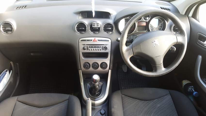 2013 Peugeot 308 SW 1.6l - 6 - Family Cars  on Aster Vender