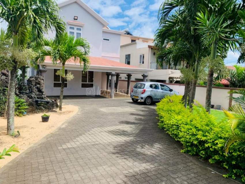 House / Villa - 4 Bedrooms - 325 m² - 10 - House  on Aster Vender