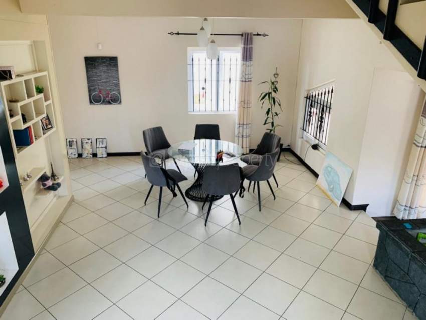 House / Villa - 4 Bedrooms - 325 m² on Aster Vender