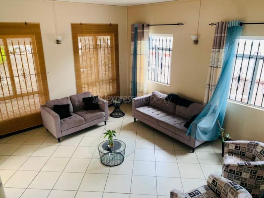 House / Villa - 4 Bedrooms - 325 m² - 2 - House  on Aster Vender