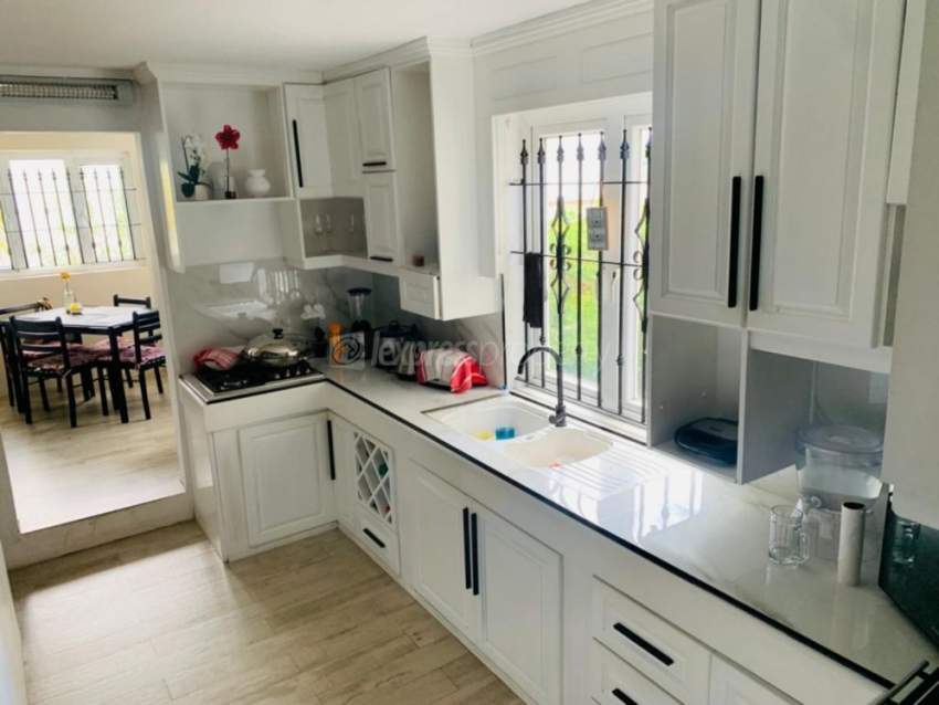 House / Villa - 4 Bedrooms - 325 m² - 8 - House  on Aster Vender