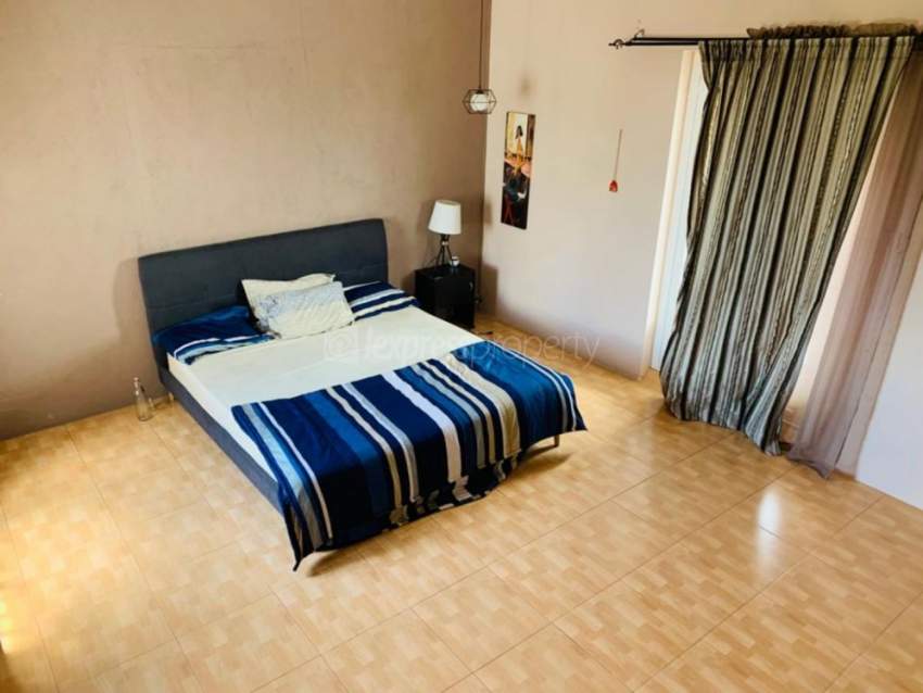 House / Villa - 4 Bedrooms - 325 m² - 9 - House  on Aster Vender