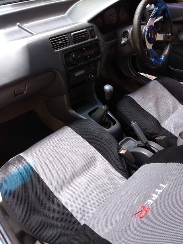 Voiture Toyota Corolla Année 2000 En bon condition - 5 - Family Cars  on Aster Vender