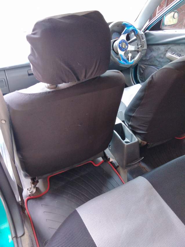 Voiture Toyota Corolla Année 2000 En bon condition - 4 - Family Cars  on Aster Vender