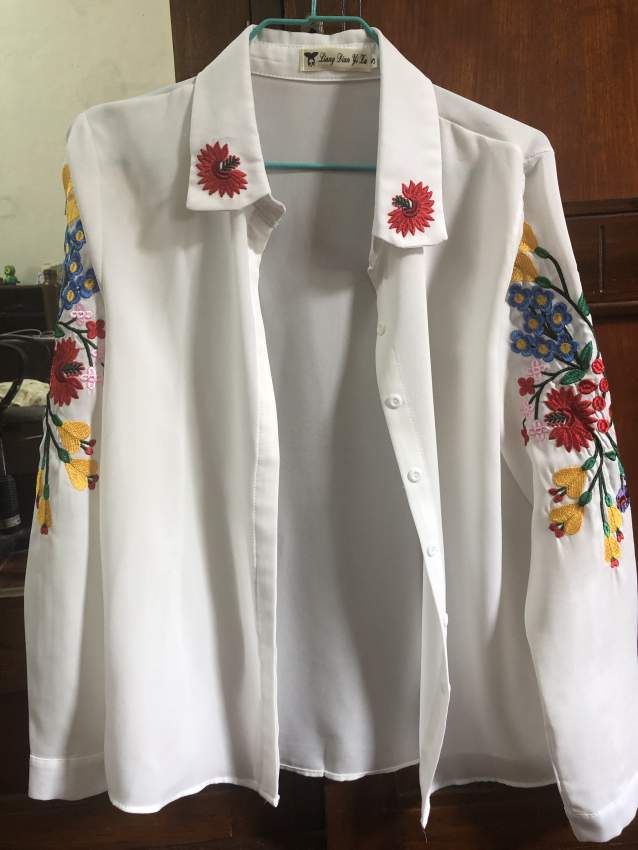 White blouse with flowery embroidery