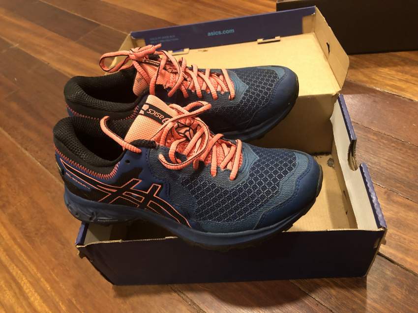 Hiking shoes asics - 0 - Sports shoes  on Aster Vender
