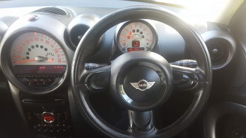 2012 Mini Countryman 1.6 - 7 - Luxury Cars  on Aster Vender