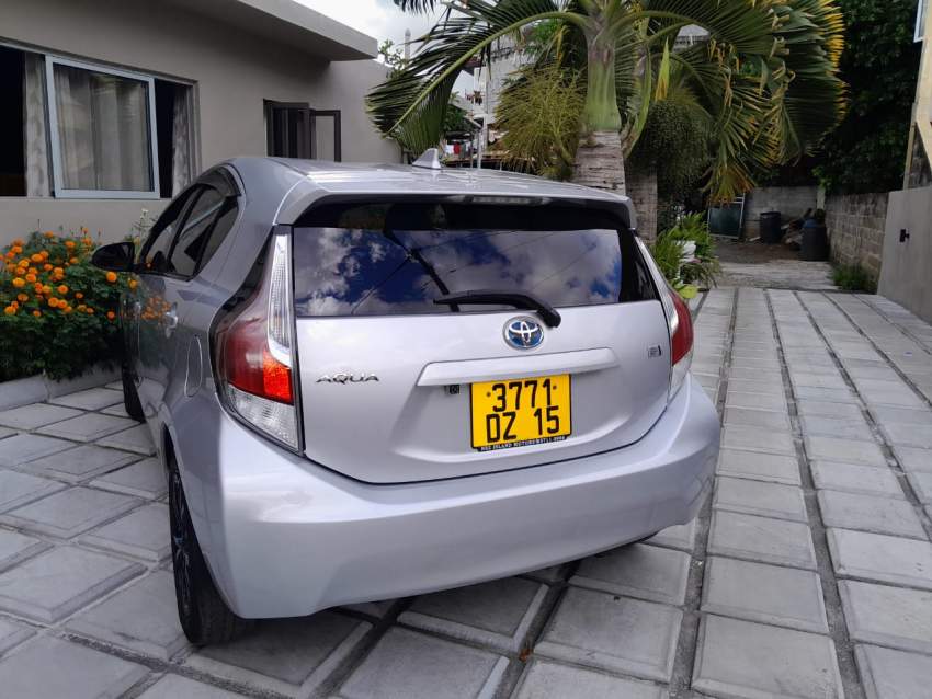 TOYOTA AQUA - 1 - Compact cars  on Aster Vender
