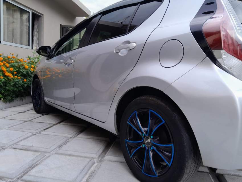 TOYOTA AQUA - 2 - Compact cars  on Aster Vender