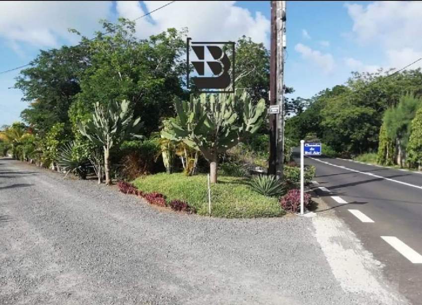 Plot for sale in Royal Road Grand Gaube, near Seaside and Mythic PDS - 6 - Land  on Aster Vender