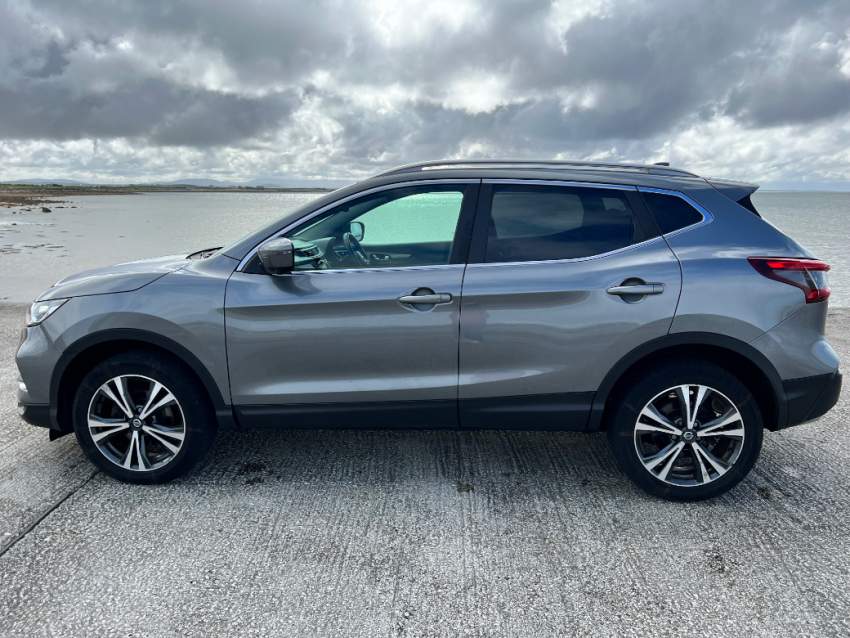 Nissan Qashqai Year 2018 - 1 - SUV Cars  on Aster Vender
