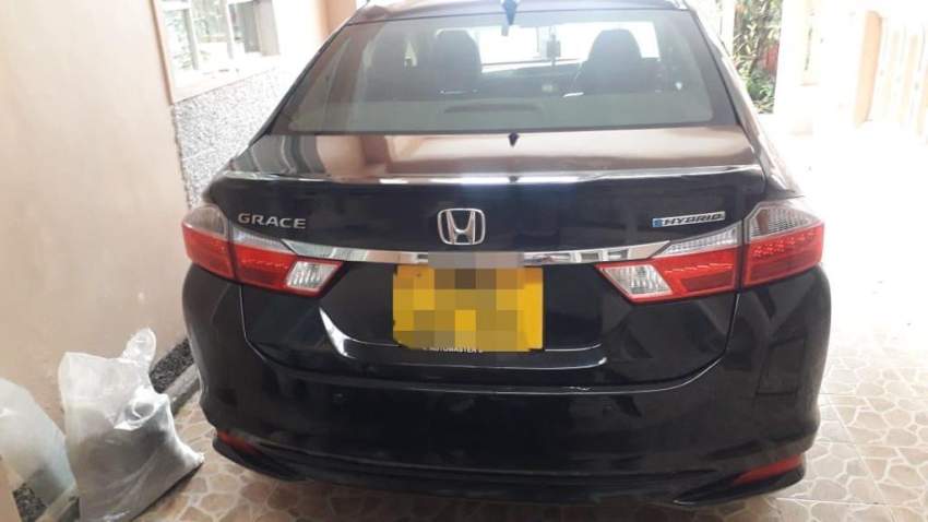 Black Honda Grace 2017 for Sale - 8 - Compact cars  on Aster Vender