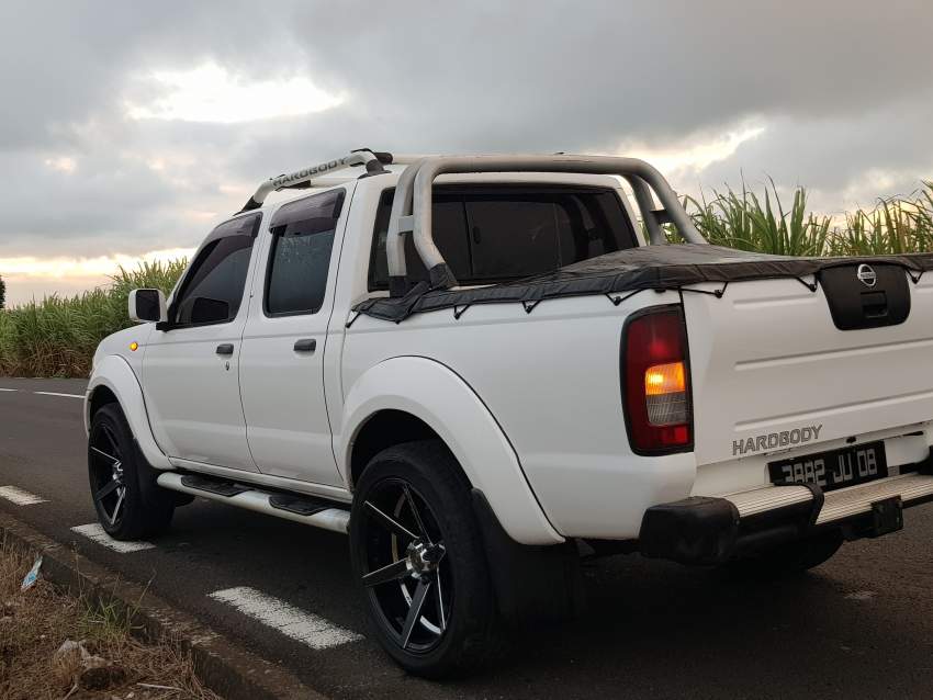 2x4 Nissan Hardbody year 2008 for sale - 5 - Family Cars  on Aster Vender