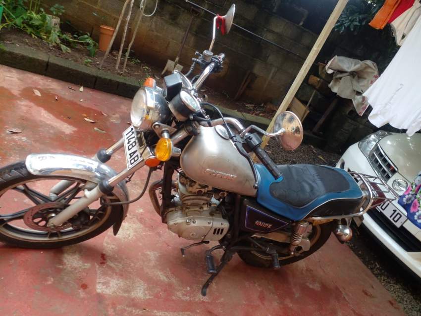 Suzuki GN125 - 1 - Scooters (above 50cc)  on Aster Vender