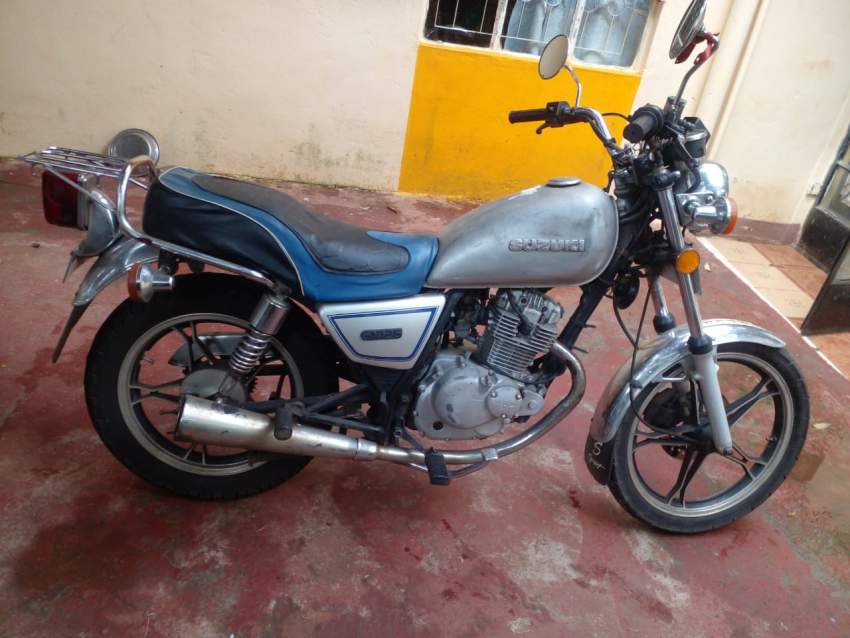 Suzuki GN125 - 2 - Scooters (above 50cc)  on Aster Vender