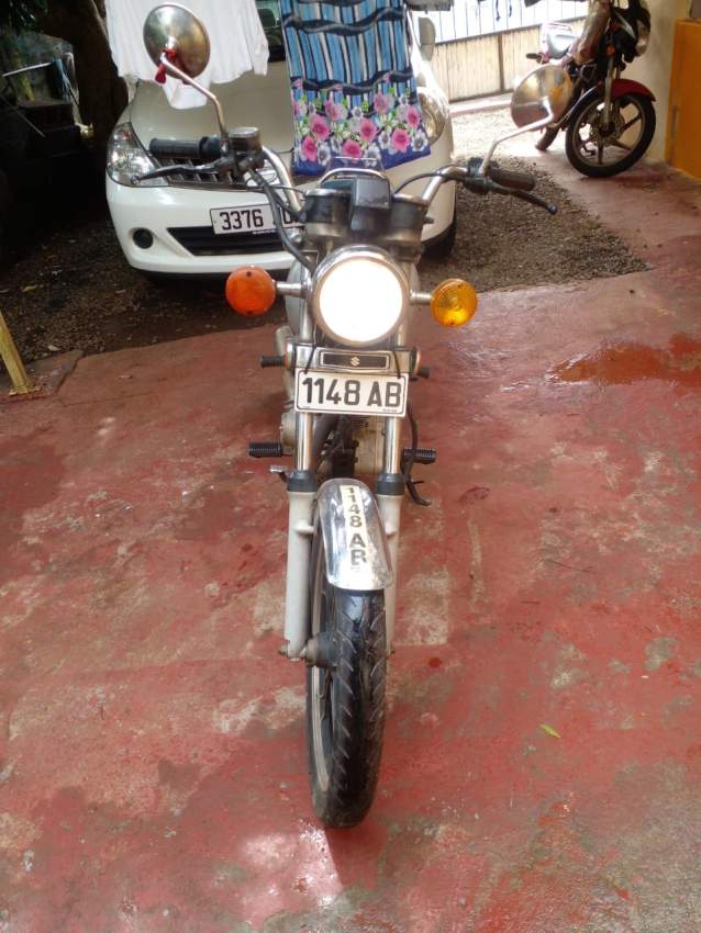 Suzuki GN125 - 4 - Scooters (above 50cc)  on Aster Vender
