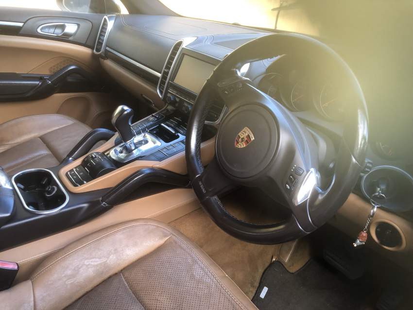 Porsche Cayenne 2013 - 1 - Luxury Cars  on Aster Vender