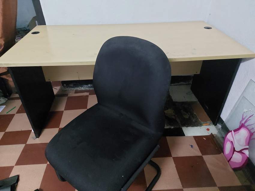 Bureau et chaise - 0 - Bedroom Furnitures  on Aster Vender