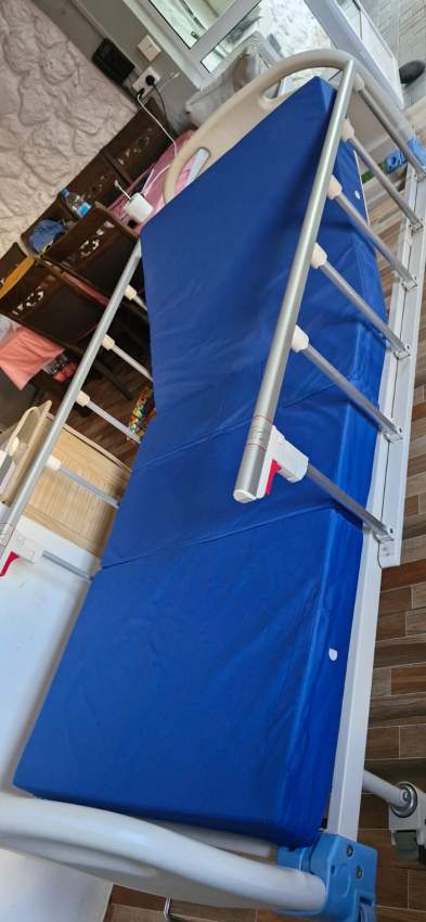 Medical bed - 1 - Other Medical equipment  on Aster Vender