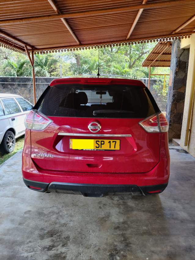 NISSAN XTRAIL - 3 - SUV Cars  on Aster Vender